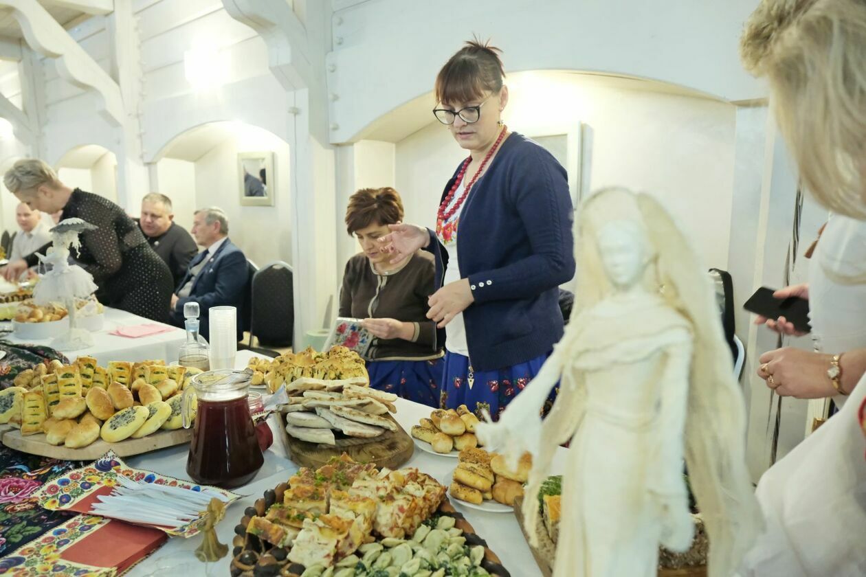  XVIII Ogólnopolskie Dożynki Rybackie Dworu Anna w Jakubowicach Konińskich (zdjęcie 22) - Autor: DW