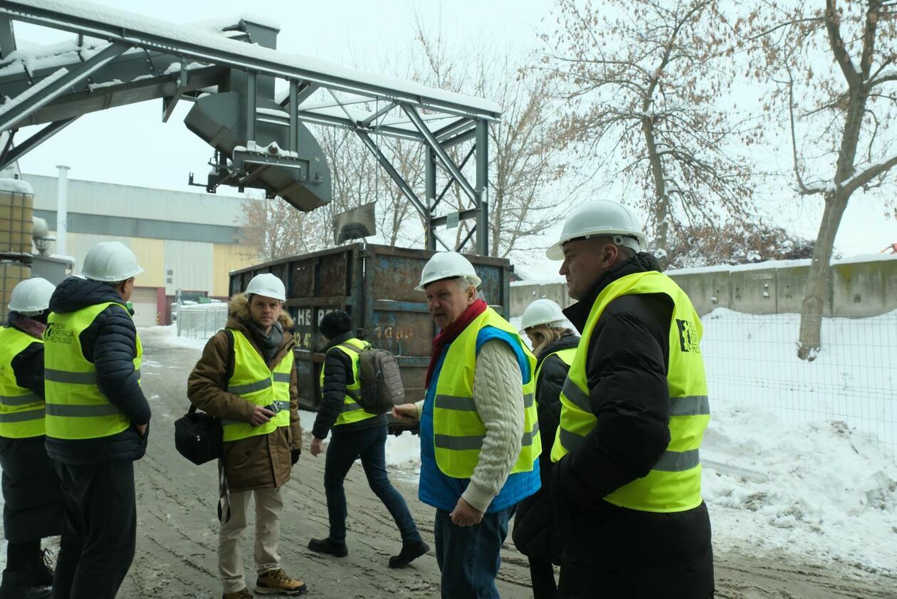  Zakład recyklingu i przetwarzania zużytego sprzętu elektrycznego oraz elektronicznego (zdjęcie 22) - Autor: DW