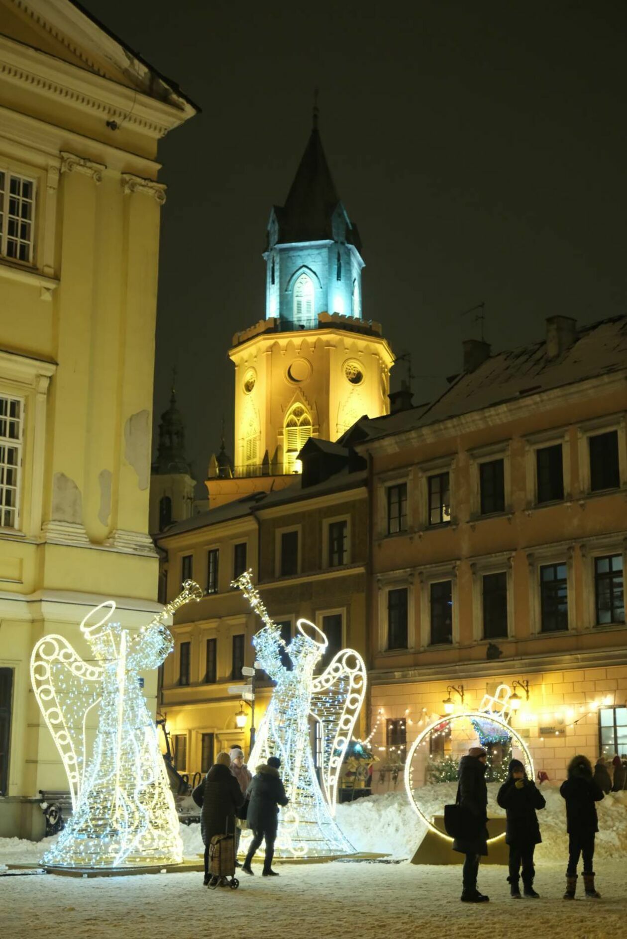  Choinka i świateczne ozdoby już rozświetlają deptak i Stare Miasto  - Autor: DW