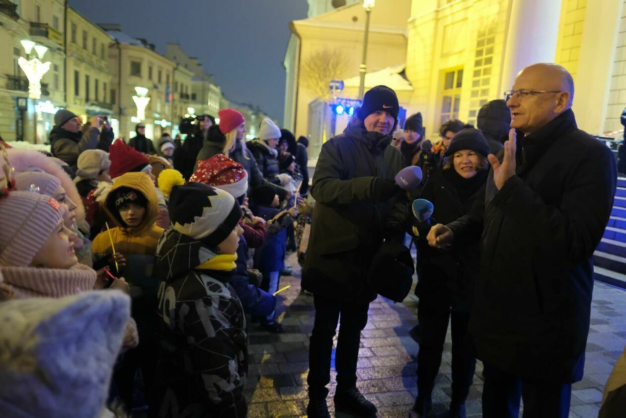  Choinka i świateczne ozdoby już rozświetlają deptak i Stare Miasto (zdjęcie 8) - Autor: DW