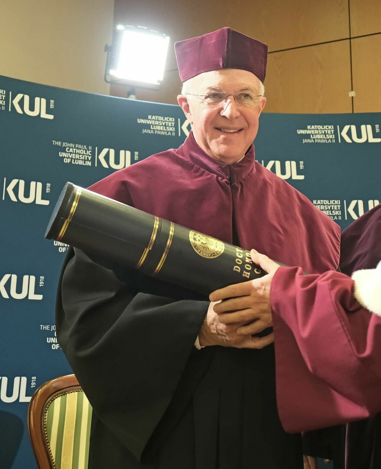  Nadanie tytułu doktora honoris causa KUL prof. Carlowi A. Andersonowi z USA (zdjęcie 9) - Autor: DW