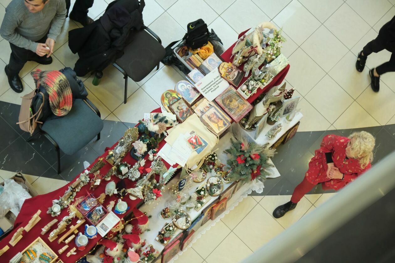  Społeczny Kiermasz Mikołajkowy w galerii handlowej Olimp  (zdjęcie 53) - Autor: DW