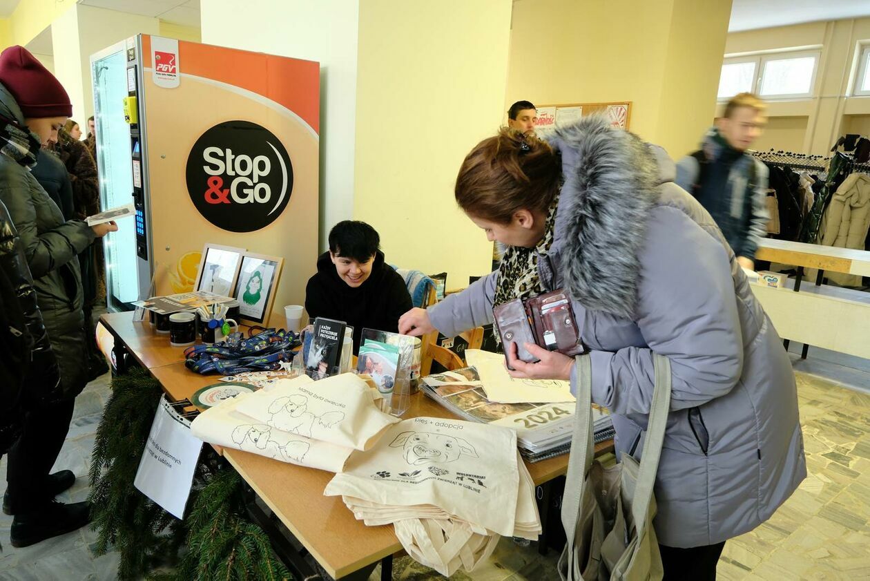  Akademicki Jarmark Świąteczny na UMCS (zdjęcie 23) - Autor: DW