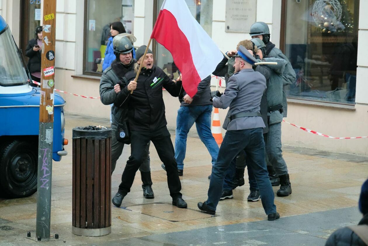  Rekonstrukcja wprowadzenia stanu wojennego (zdjęcie 12) - Autor: DW