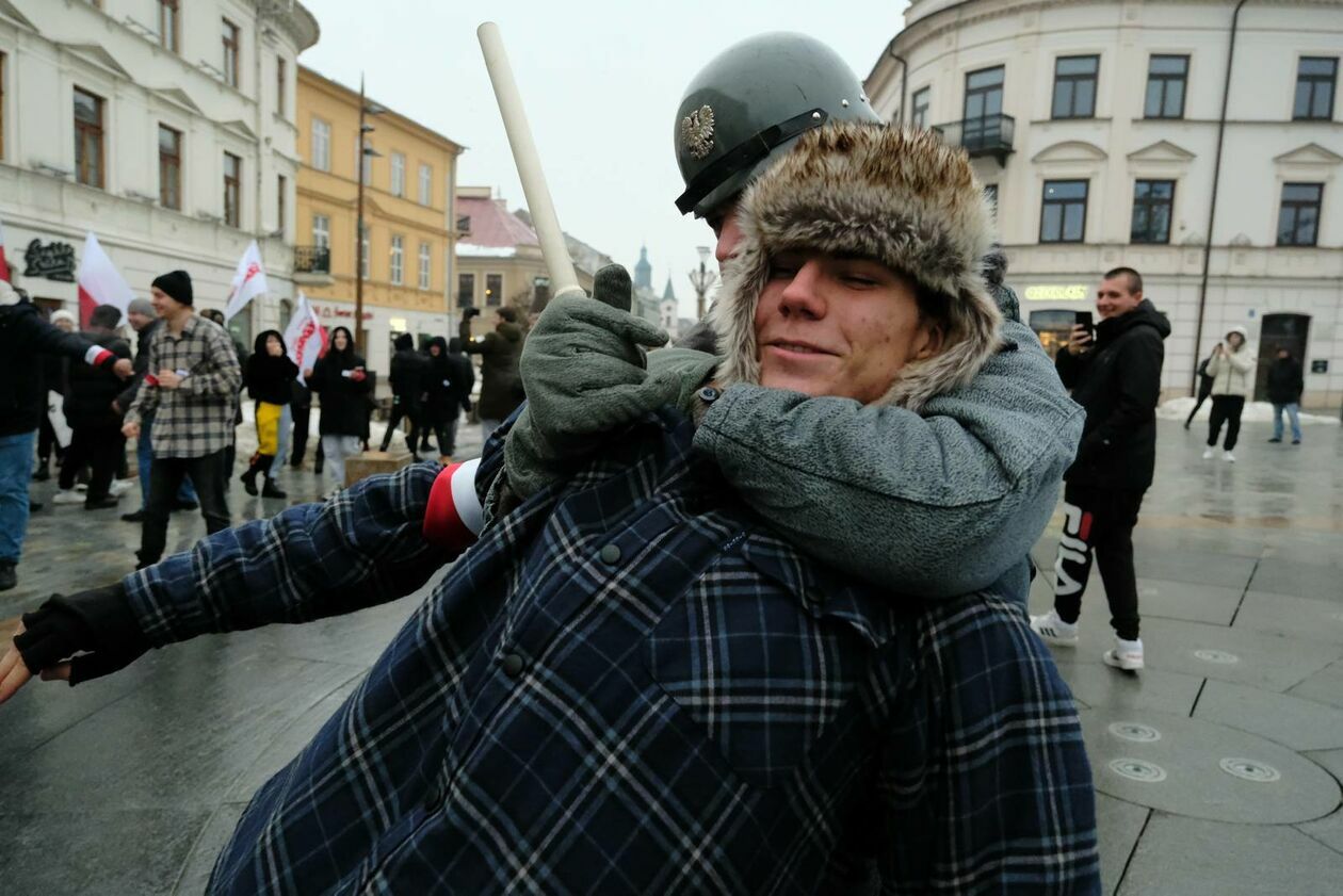  Rekonstrukcja wprowadzenia stanu wojennego (zdjęcie 21) - Autor: DW