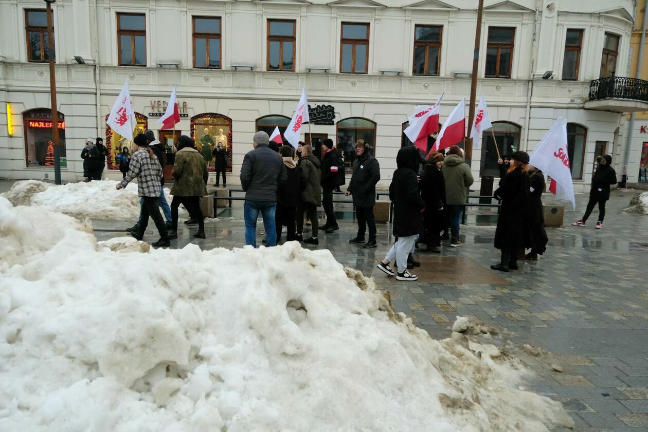  Rekonstrukcja wprowadzenia stanu wojennego (zdjęcie 17) - Autor: DW