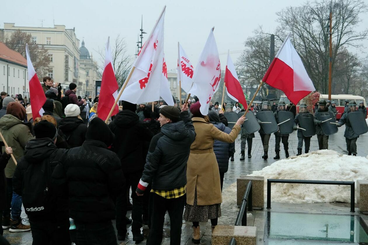  Rekonstrukcja wprowadzenia stanu wojennego (zdjęcie 15) - Autor: DW