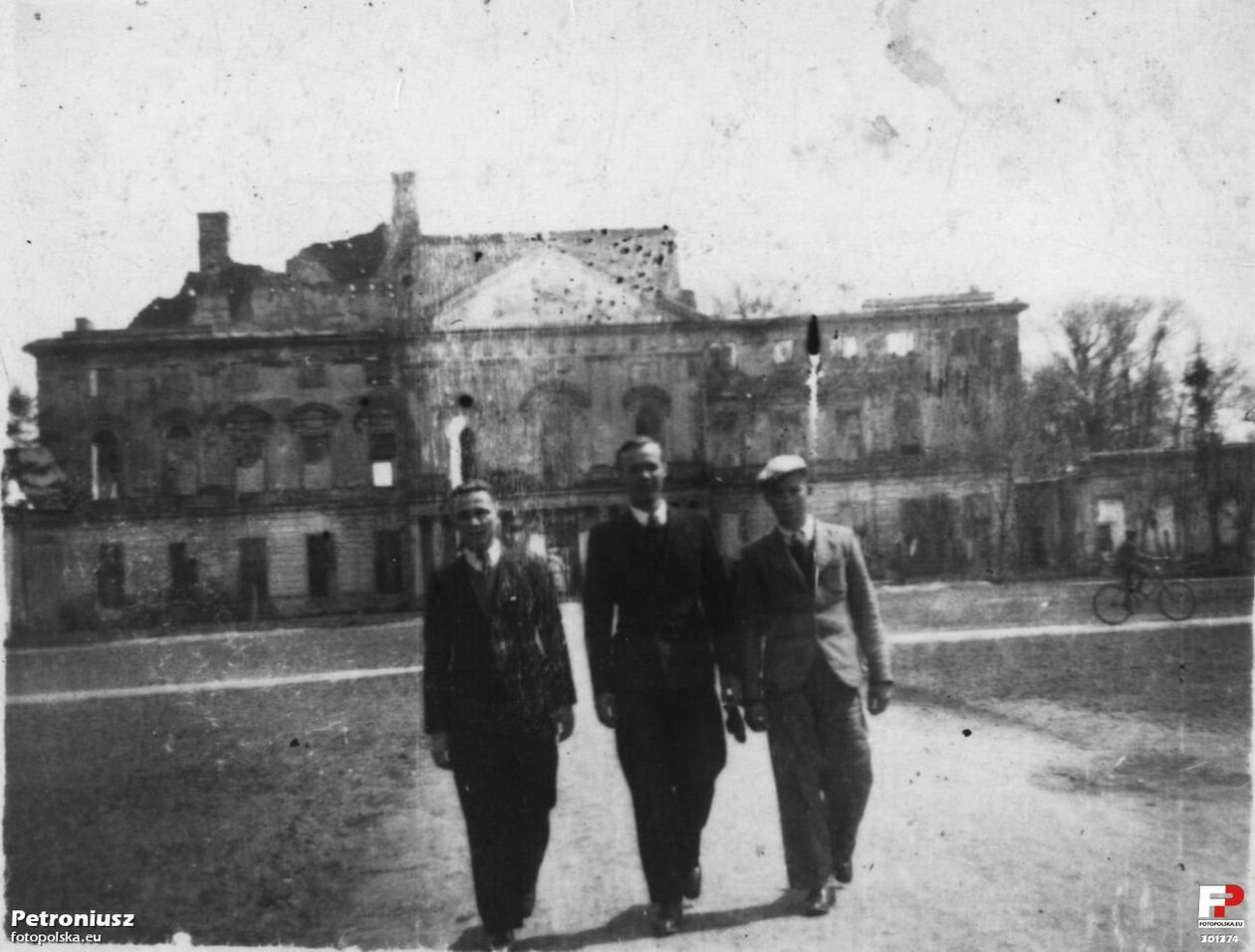  <p>Lata 1933-1934. Pałac Sanguszk&oacute;w w Lubartowie kr&oacute;tko po pożarze</p>