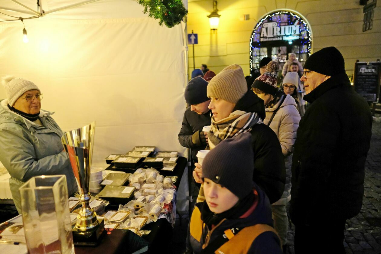  Jarmark Bożonarodzeniowy na Rynku Starego Miasta w Lublinie (zdjęcie 2) - Autor: DW