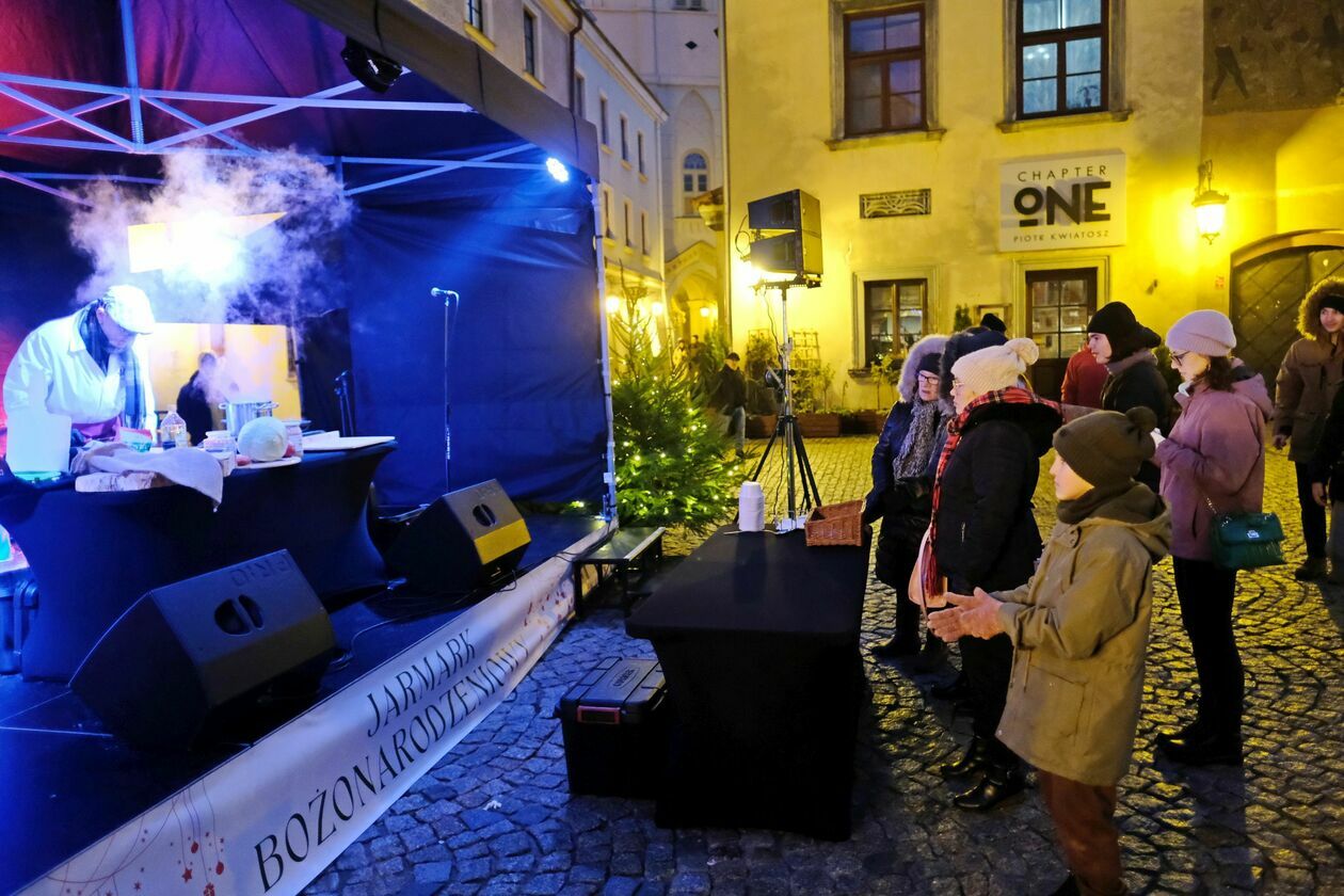  Jarmark Bożonarodzeniowy na Rynku Starego Miasta w Lublinie (zdjęcie 1) - Autor: DW