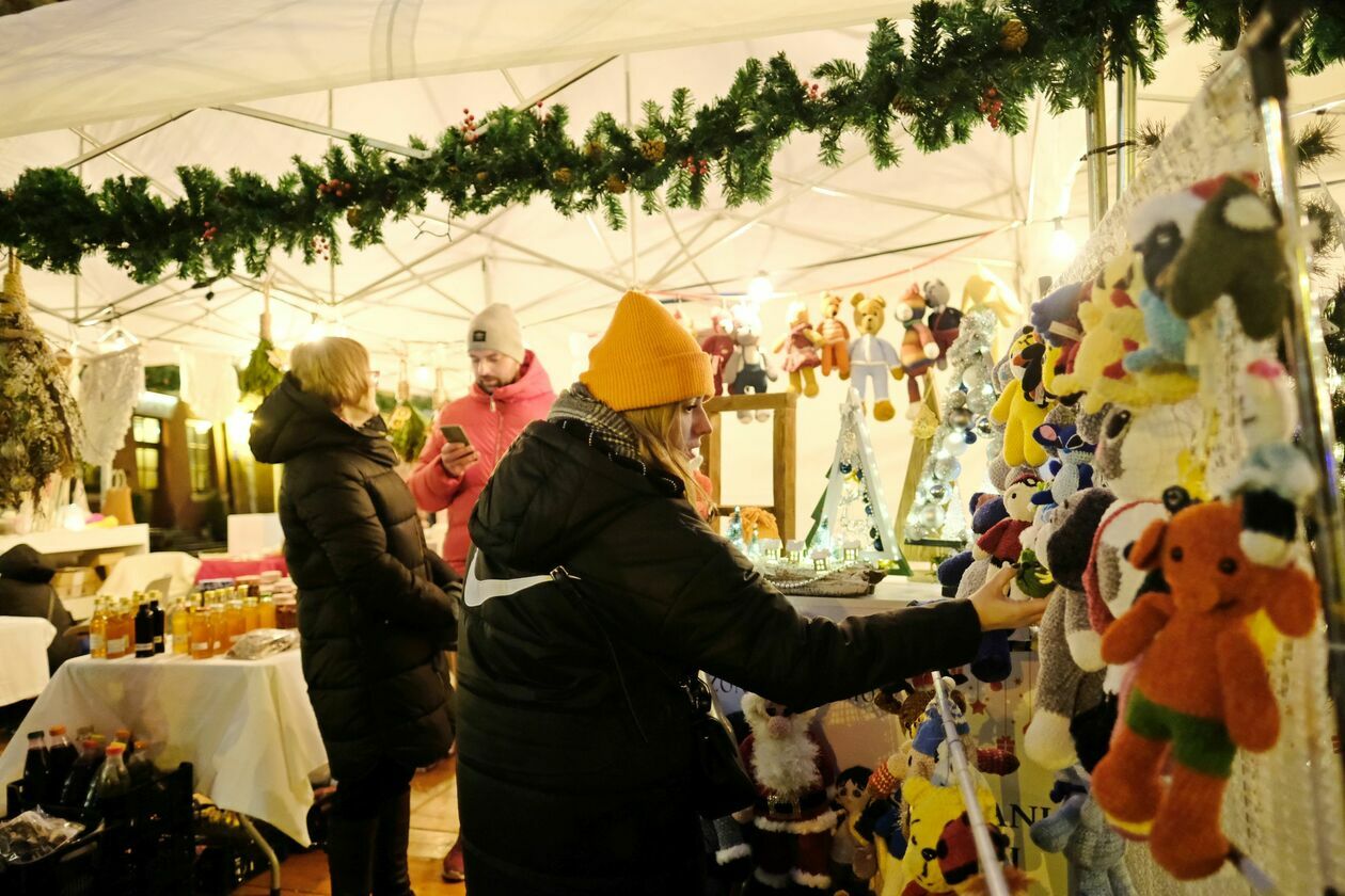  Jarmark Bożonarodzeniowy na Rynku Starego Miasta w Lublinie (zdjęcie 11) - Autor: DW