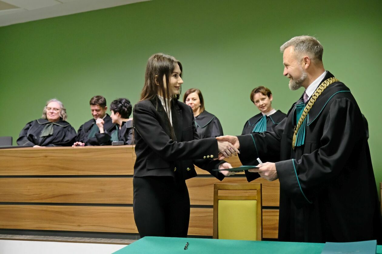  Ślubowanie aplikantów Izby Adwokackiej w Lublinie  (zdjęcie 17) - Autor: DW