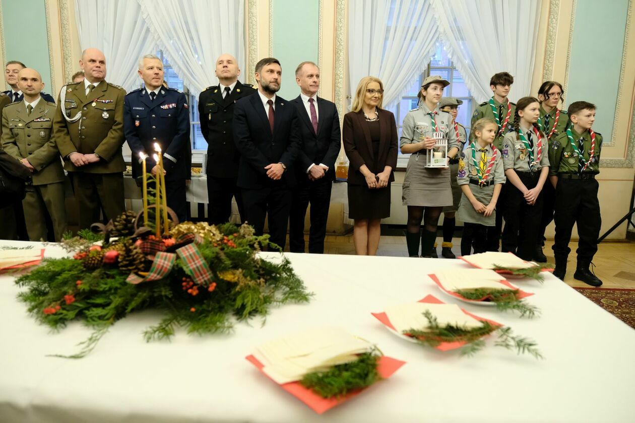 Prezydent i radni przełamali się opłatkiem