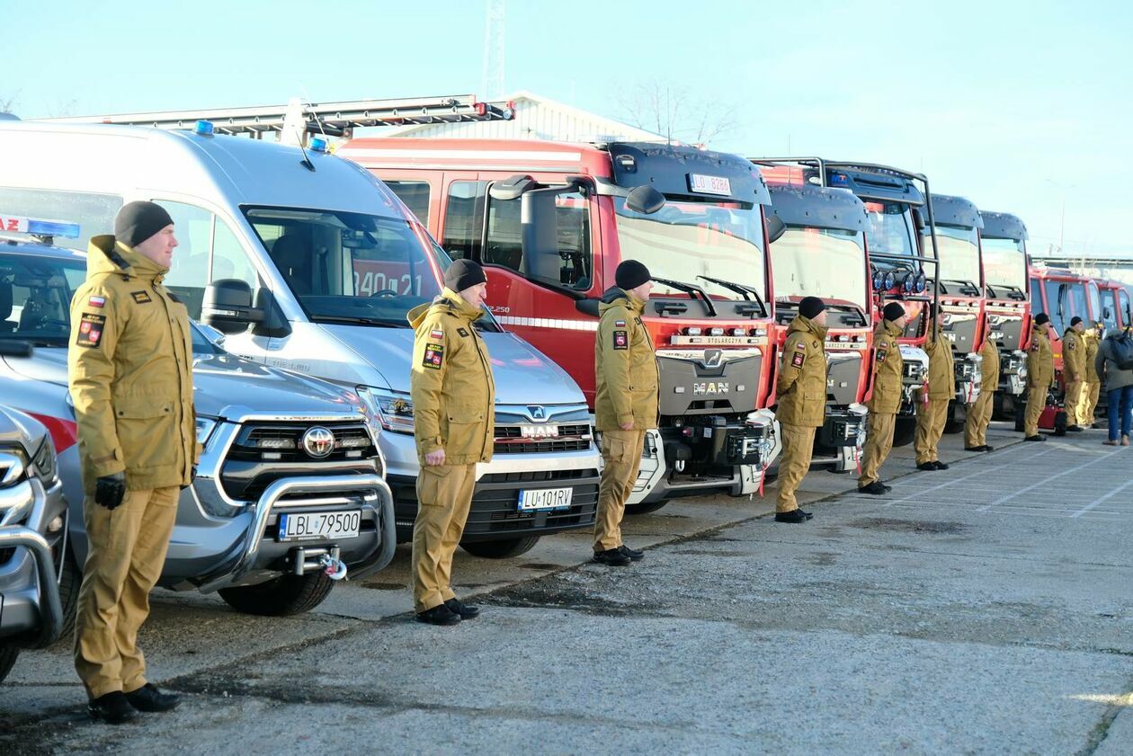Przekazanie pojazdów dla komend Państwowej Straży Pożarnej - Autor: DW