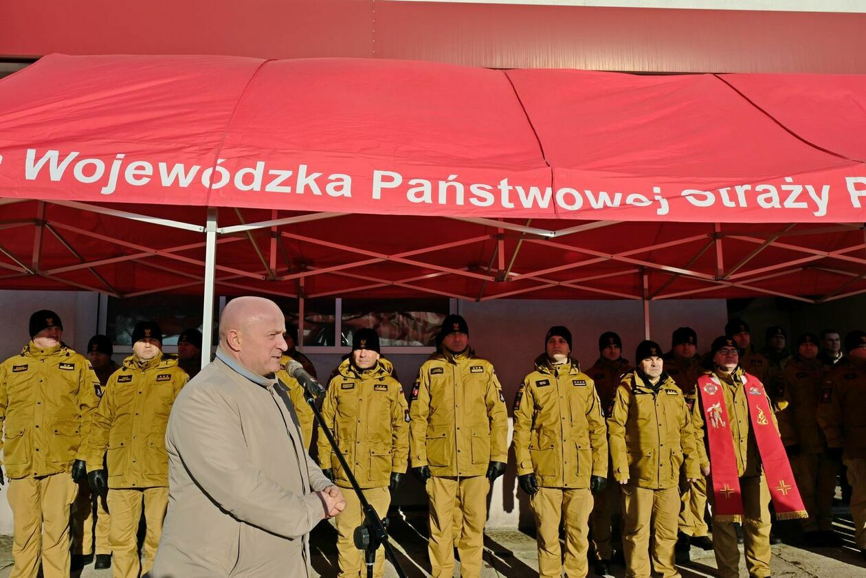  Przekazanie pojazdów dla komend Państwowej Straży Pożarnej (zdjęcie 3) - Autor: DW