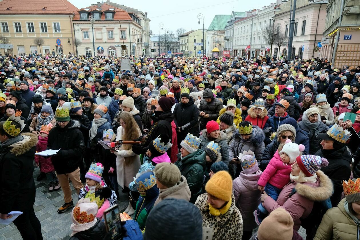  Orszak Trzech Króli przeszedł ulicami Lublina (zdjęcie 31) - Autor: DW