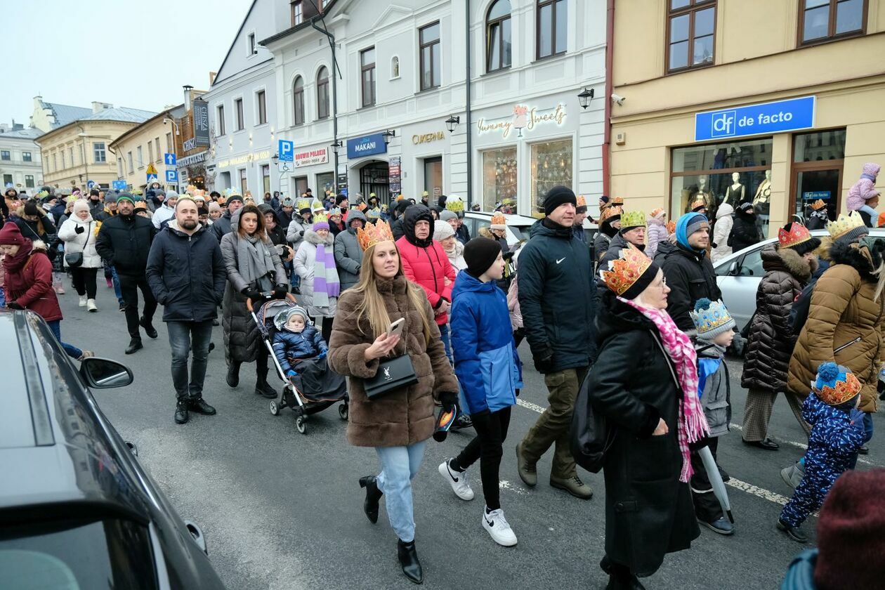  Orszak Trzech Króli przeszedł ulicami Lublina (zdjęcie 41) - Autor: DW