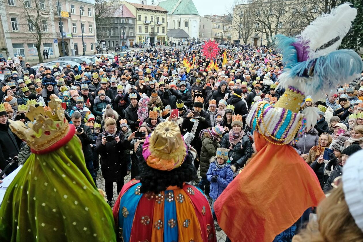  Orszak Trzech Króli przeszedł ulicami Lublina (zdjęcie 11) - Autor: DW