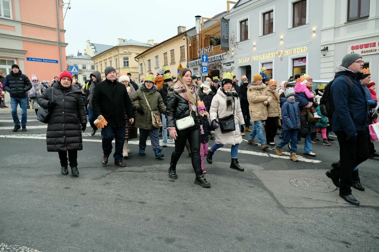  Orszak Trzech Króli przeszedł ulicami Lublina (zdjęcie 44) - Autor: DW