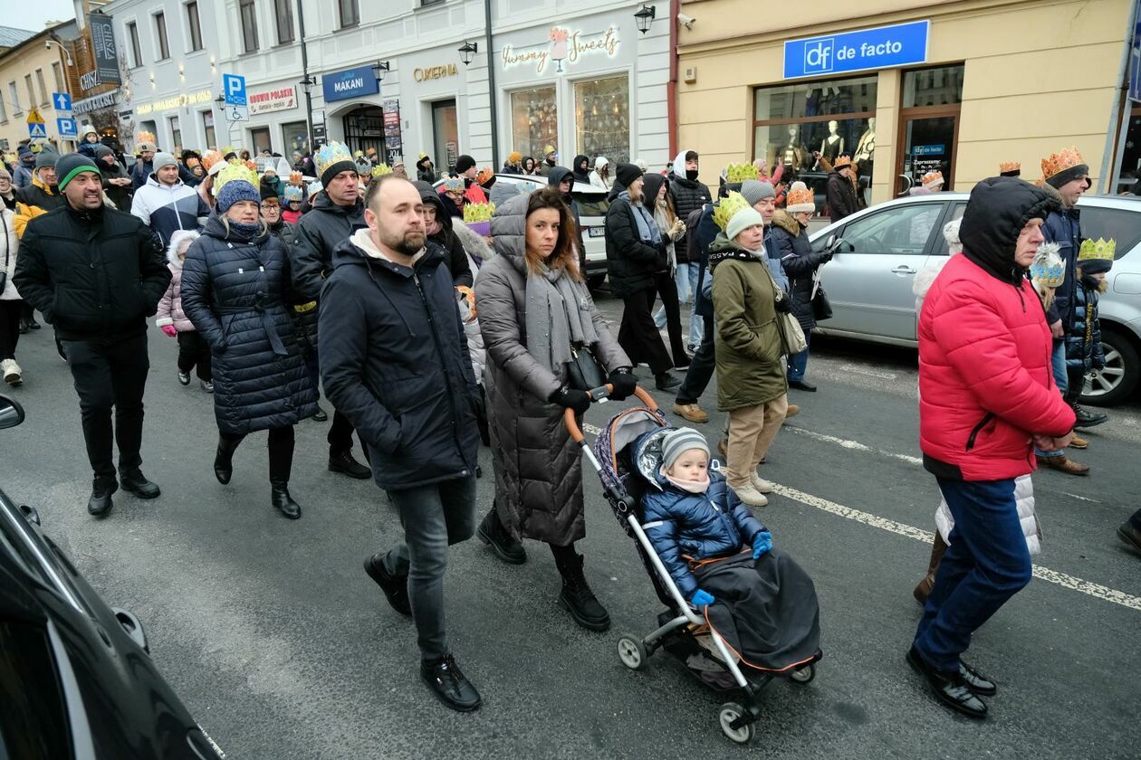  Orszak Trzech Króli przeszedł ulicami Lublina (zdjęcie 42) - Autor: DW