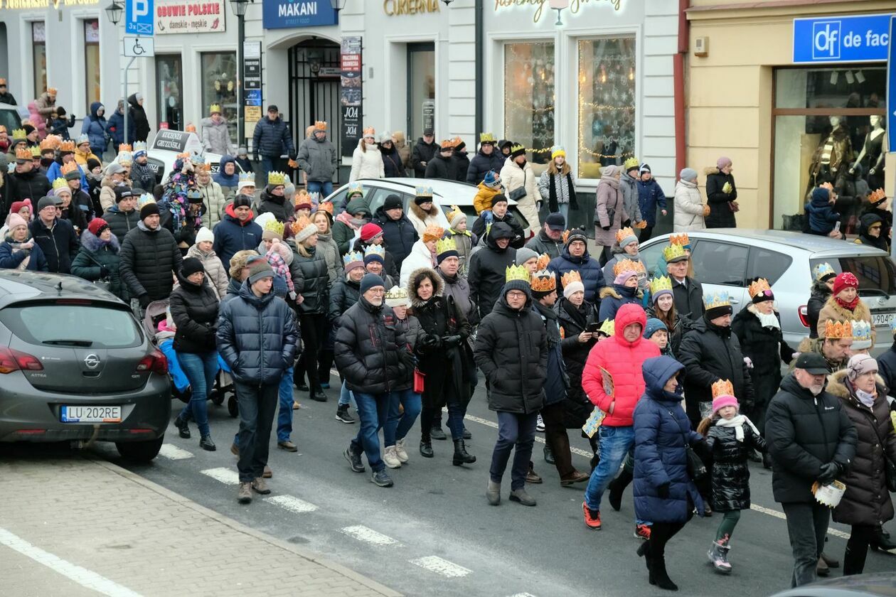  Orszak Trzech Króli przeszedł ulicami Lublina (zdjęcie 38) - Autor: DW