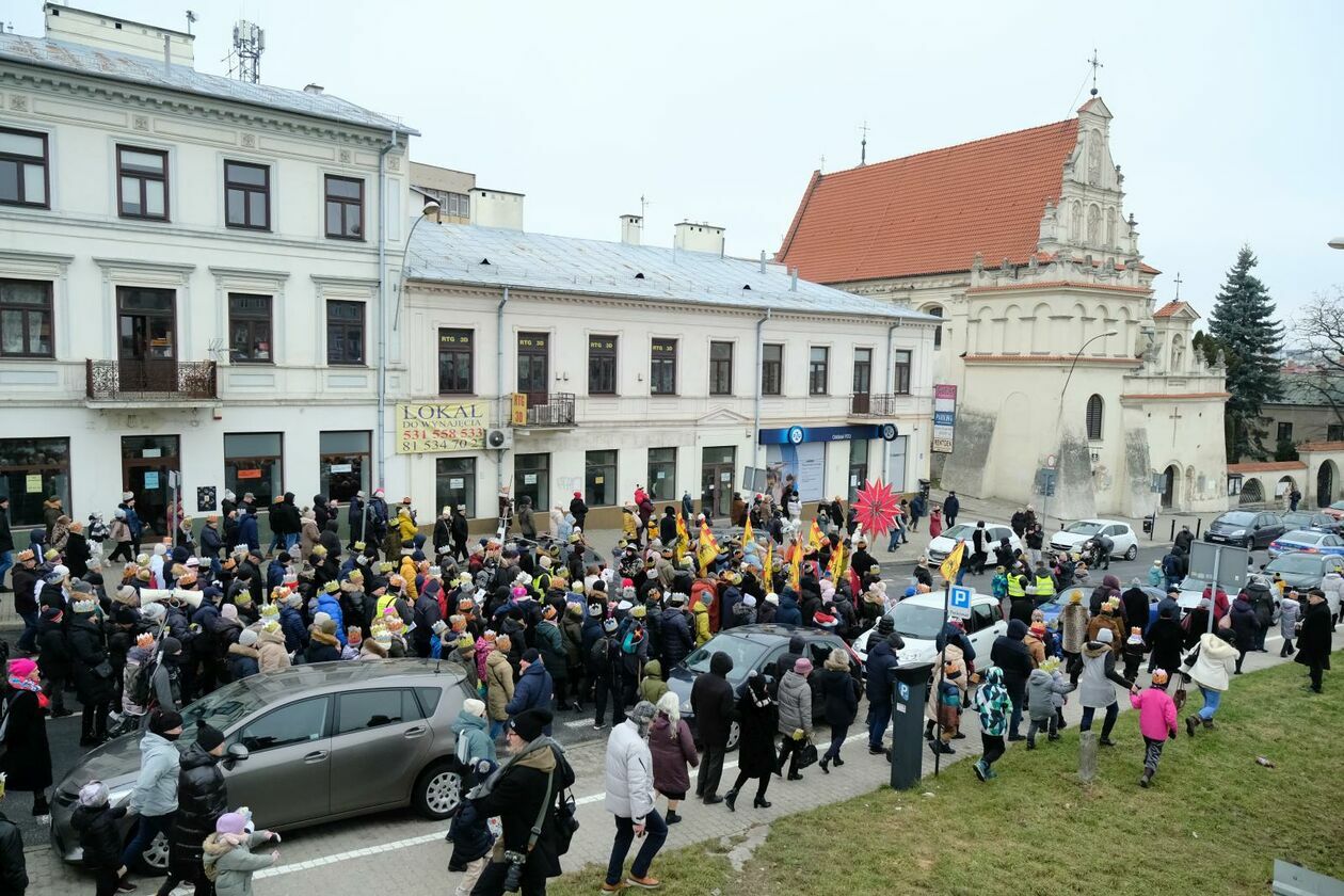  Orszak Trzech Króli przeszedł ulicami Lublina (zdjęcie 36) - Autor: DW