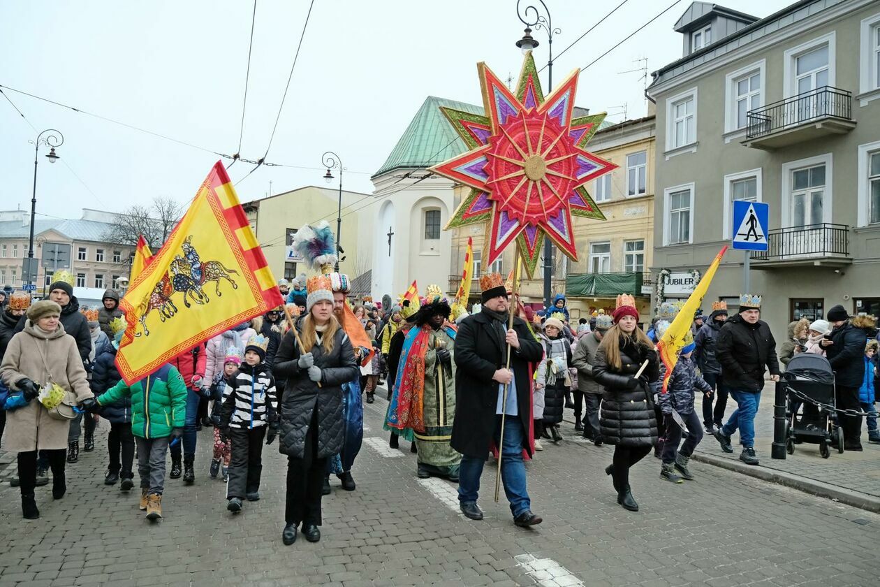  Orszak Trzech Króli przeszedł ulicami Lublina (zdjęcie 27) - Autor: DW