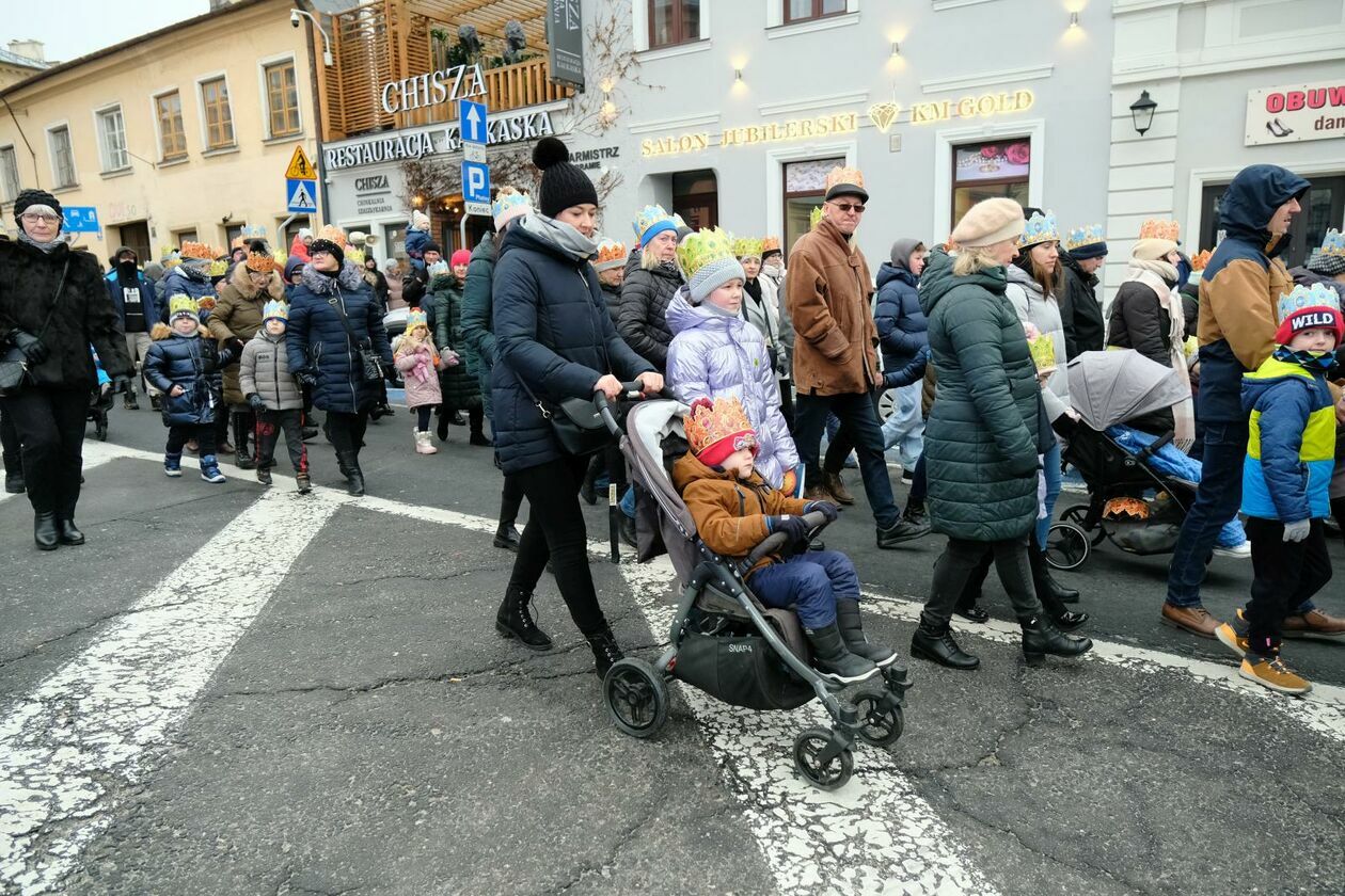  Orszak Trzech Króli przeszedł ulicami Lublina (zdjęcie 46) - Autor: DW