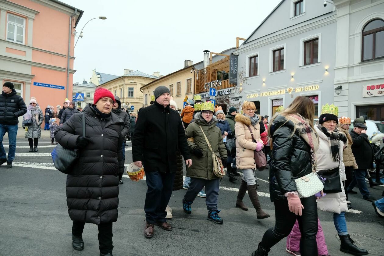  Orszak Trzech Króli przeszedł ulicami Lublina (zdjęcie 45) - Autor: DW