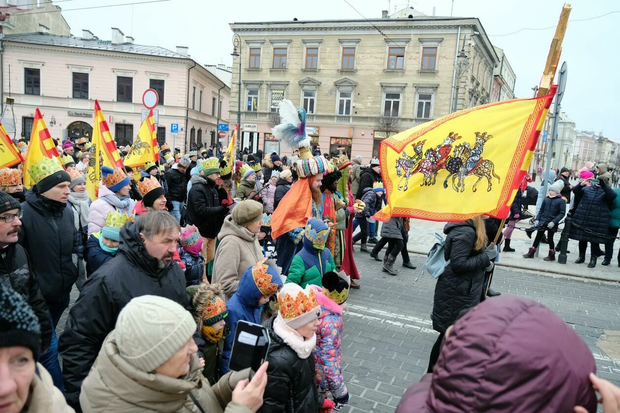  Orszak Trzech Króli przeszedł ulicami Lublina (zdjęcie 1) - Autor: DW