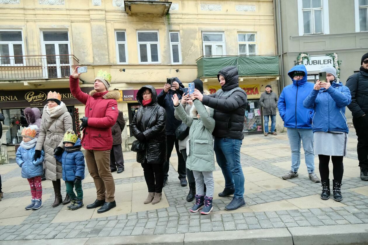  Orszak Trzech Króli przeszedł ulicami Lublina (zdjęcie 26) - Autor: DW