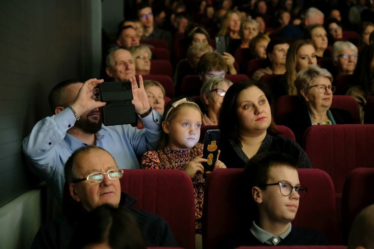  Kaniorowcy kolędowali w Centrum Kongresowym UP (zdjęcie 24) - Autor: DW