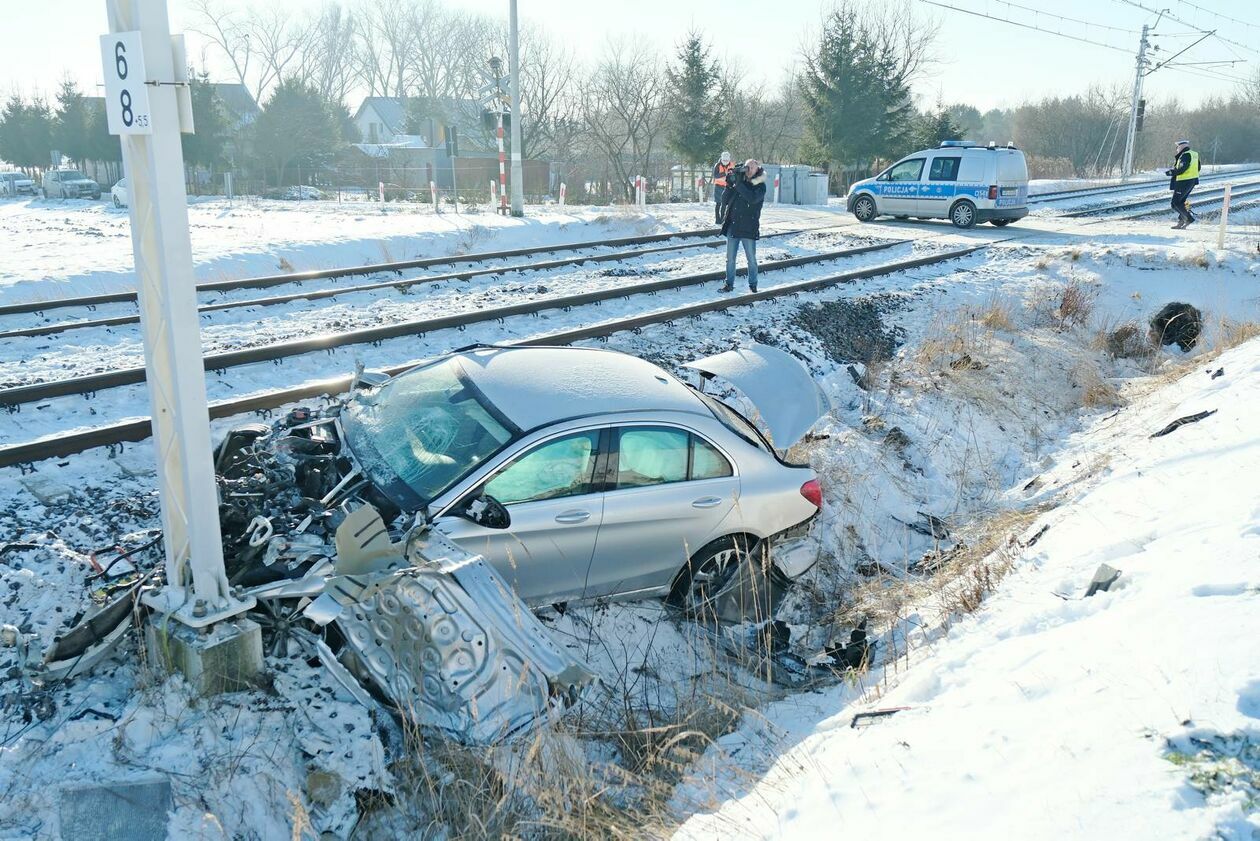 Wypadek na przejeździe kolejowym przy ul Letniskowej  - Autor: DW