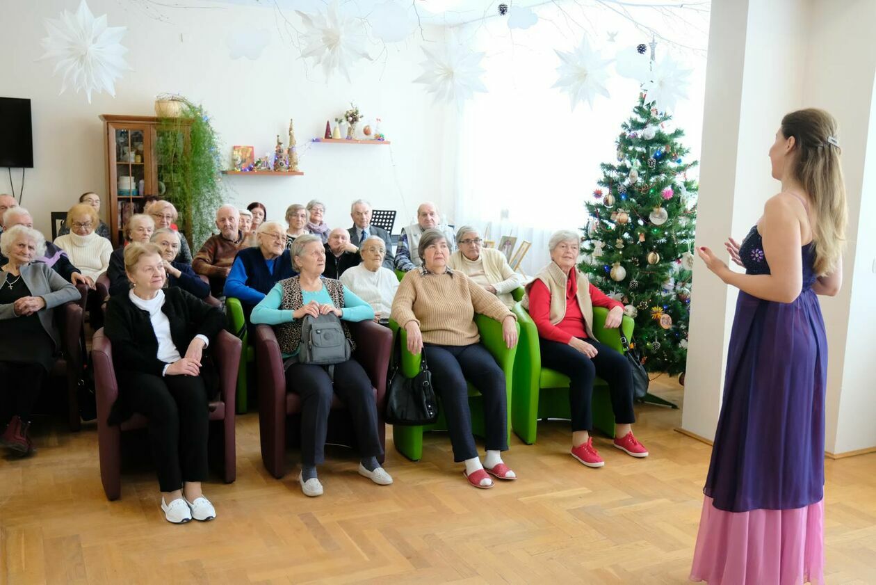  Dzień Babci i Dziadka w Centrum Dziennego Pobytu dla Seniorów nr 4 (zdjęcie 3) - Autor: DW