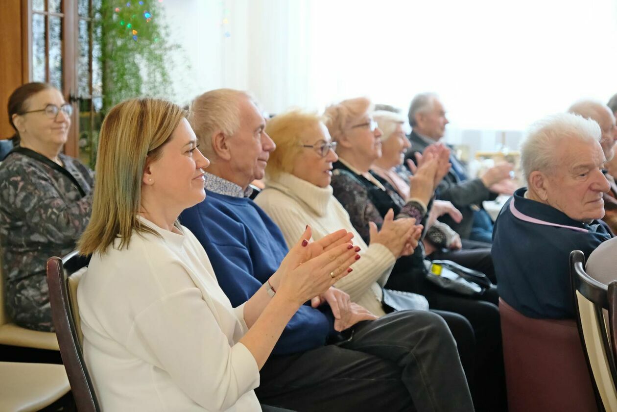  Dzień Babci i Dziadka w Centrum Dziennego Pobytu dla Seniorów nr 4  - Autor: DW