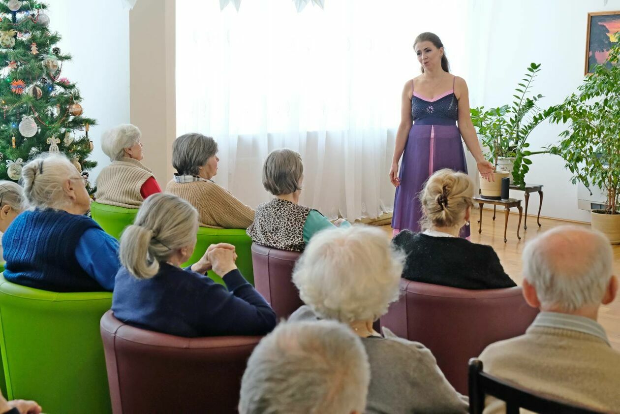  Dzień Babci i Dziadka w Centrum Dziennego Pobytu dla Seniorów nr 4 (zdjęcie 2) - Autor: DW