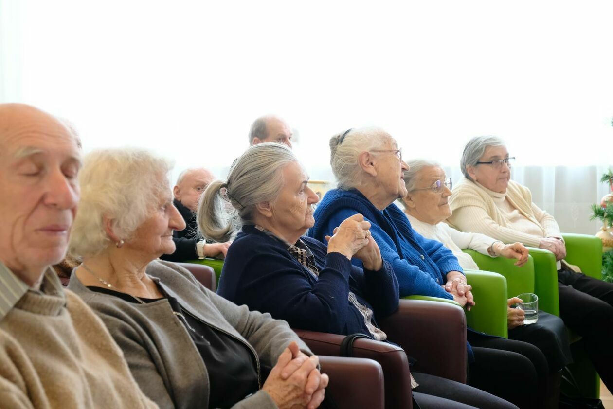  Dzień Babci i Dziadka w Centrum Dziennego Pobytu dla Seniorów nr 4 (zdjęcie 7) - Autor: DW