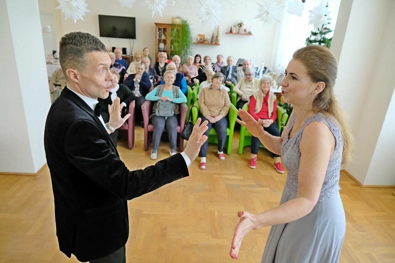  Dzień Babci i Dziadka w Centrum Dziennego Pobytu dla Seniorów nr 4 (zdjęcie 1) - Autor: DW