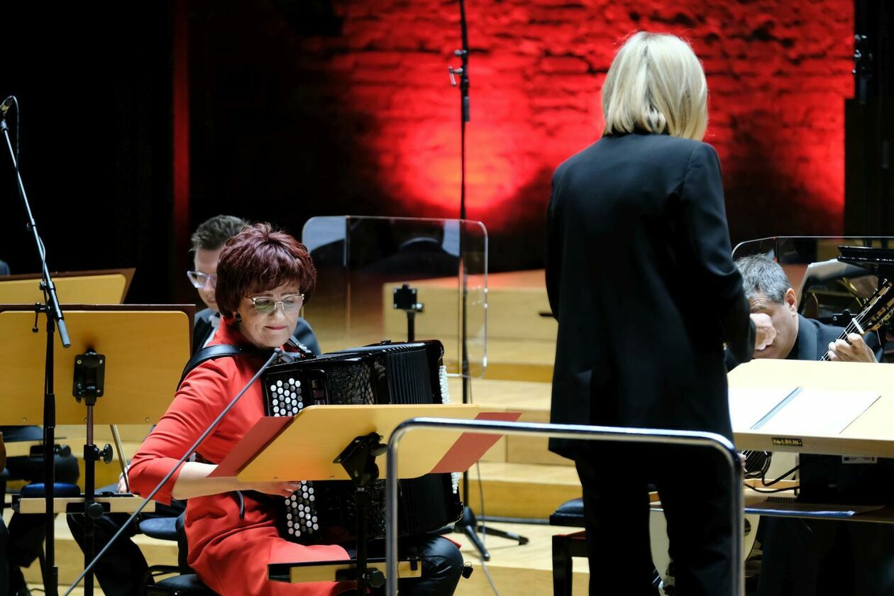  Filharmonia - koncert symfoniczny z okazji 80-lecia UMCS (zdjęcie 26) - Autor: DW