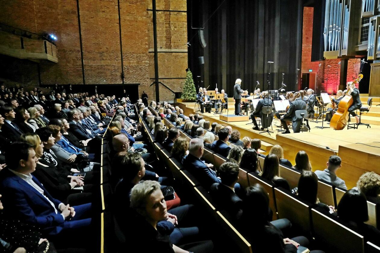  Filharmonia - koncert symfoniczny z okazji 80-lecia UMCS (zdjęcie 23) - Autor: DW