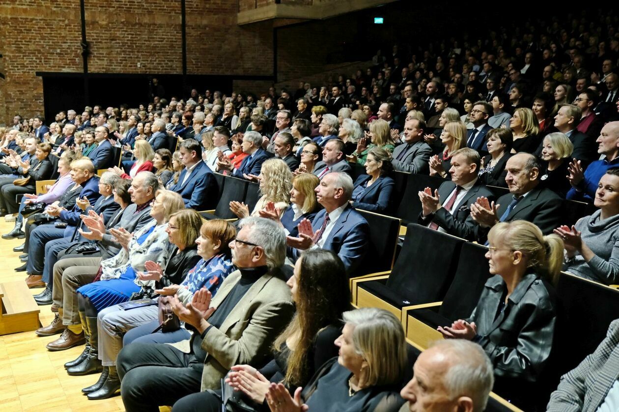  Filharmonia - koncert symfoniczny z okazji 80-lecia UMCS (zdjęcie 18) - Autor: DW