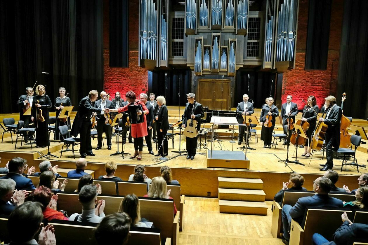  Filharmonia - koncert symfoniczny z okazji 80-lecia UMCS (zdjęcie 20) - Autor: DW