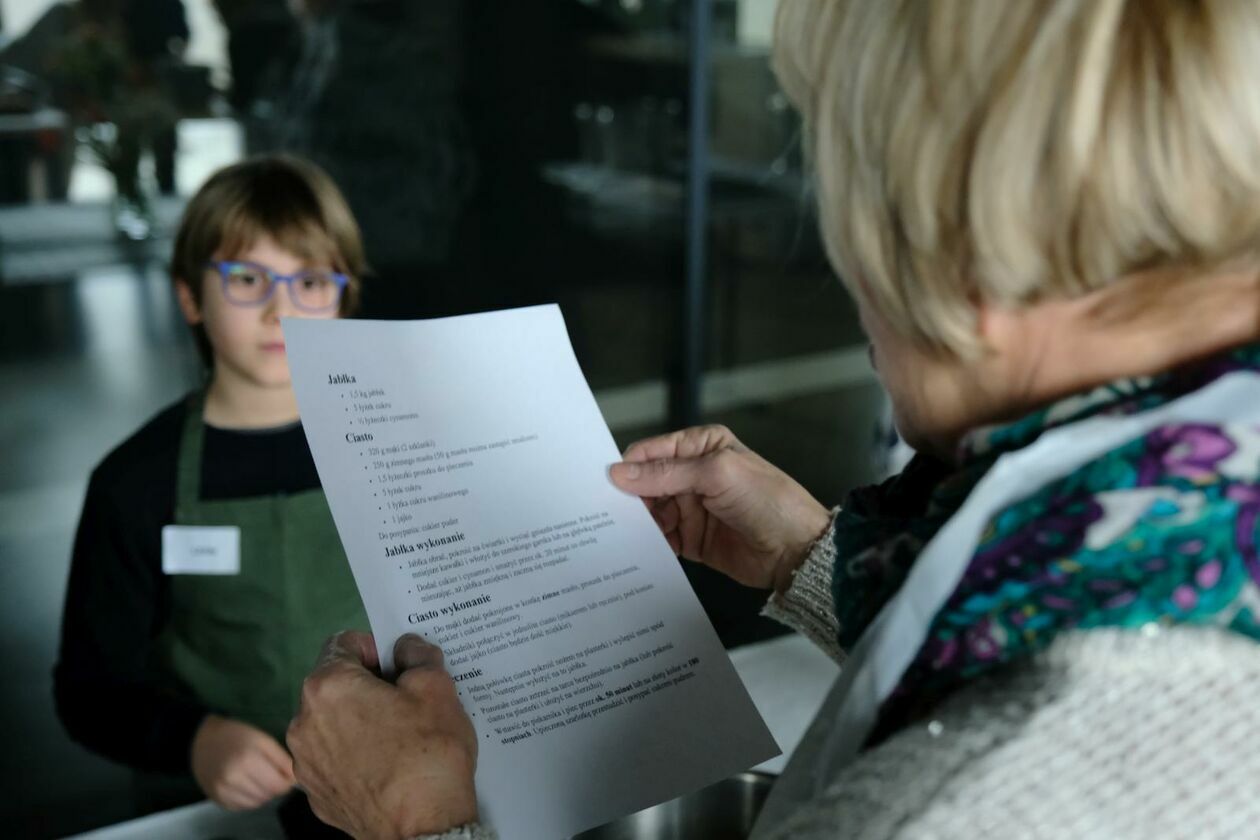  Międzypokoleniowe warsztaty kulinarne dla najmłodszych oraz ich babć i dziadków (zdjęcie 15) - Autor: DW