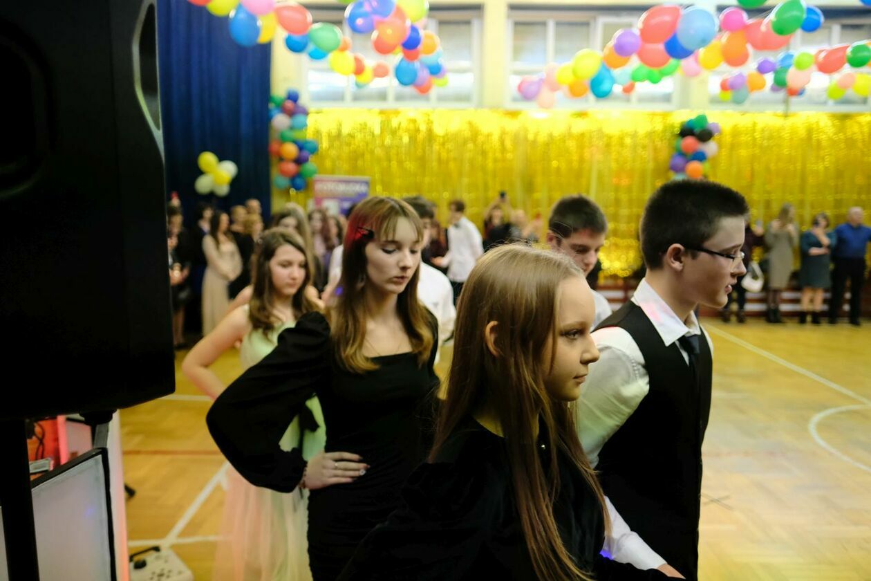  Bal 8-klasistów w Szkole Podstawowej nr 34 w Lublinie (zdjęcie 20) - Autor: DW