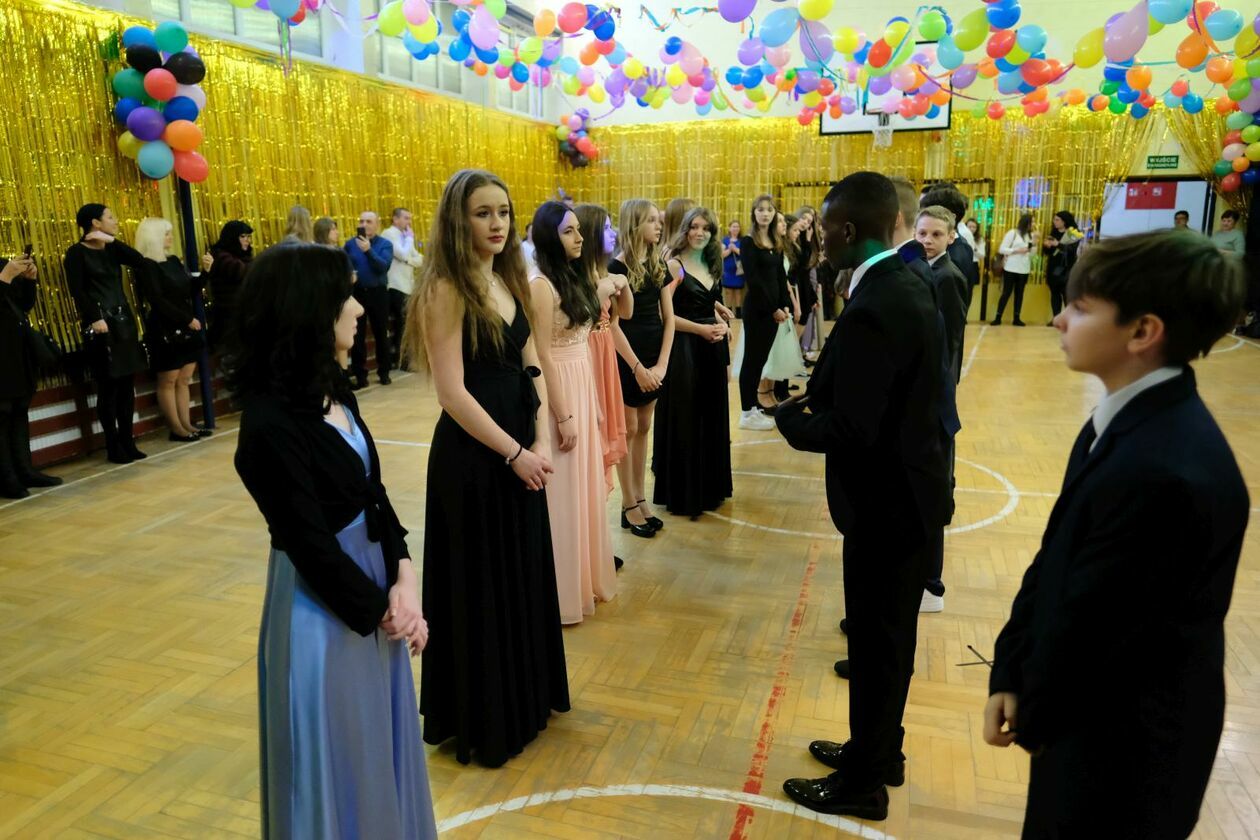  Bal 8-klasistów w Szkole Podstawowej nr 34 w Lublinie (zdjęcie 44) - Autor: DW