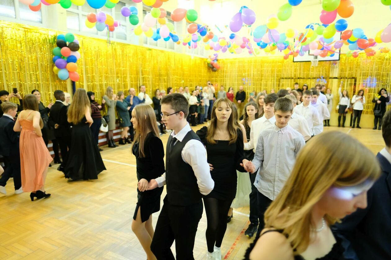  Bal 8-klasistów w Szkole Podstawowej nr 34 w Lublinie (zdjęcie 38) - Autor: DW
