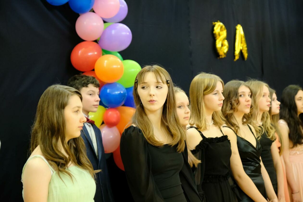  Bal 8-klasistów w Szkole Podstawowej nr 34 w Lublinie (zdjęcie 8) - Autor: DW