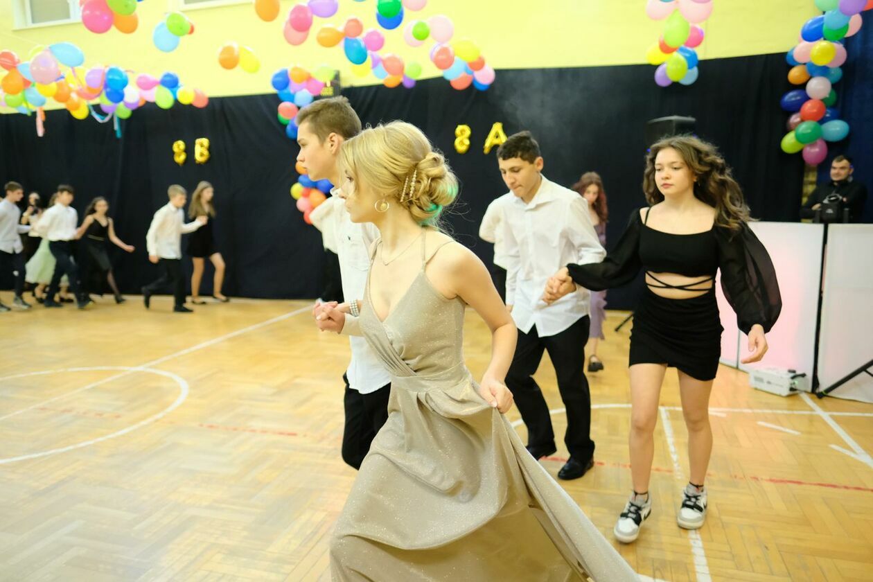  Bal 8-klasistów w Szkole Podstawowej nr 34 w Lublinie (zdjęcie 48) - Autor: DW