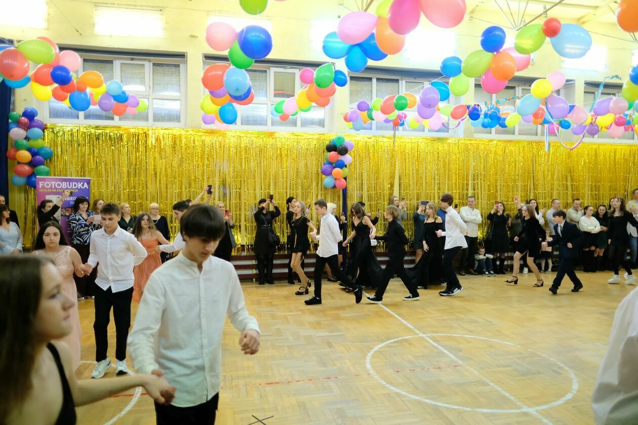 Bal 8-klasistów w Szkole Podstawowej nr 34 w Lublinie (zdjęcie 61) - Autor: DW