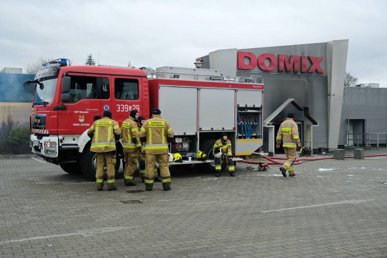 Spalony sklep meblowy Domix (zdjęcie 6) - Autor: DW